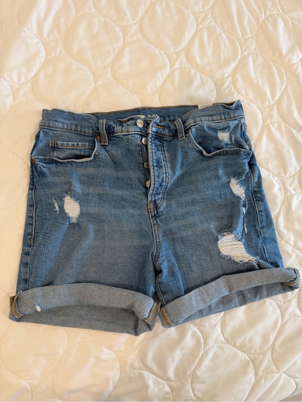 Women’s Old Navy distressed buttonfly denim shorts sz 14